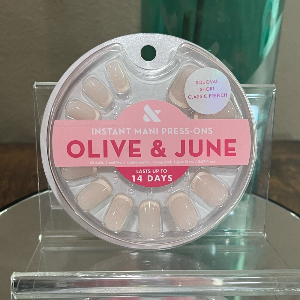 Olive & June Instant Mani Press-Ons in Classic French, new!